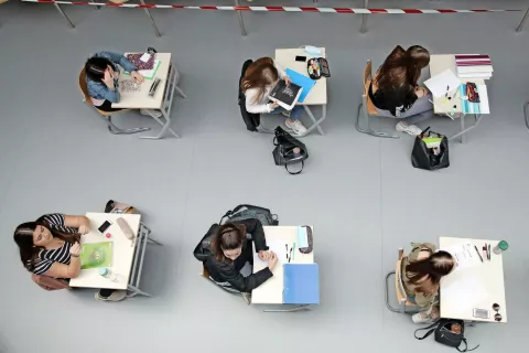 Šole in vrtci ostajajo zaprti vsaj še teden dni. Slika je simbolična. / Foto: Gorazd Kavčič, arhiv Gorenjskega glasa / Foto: 