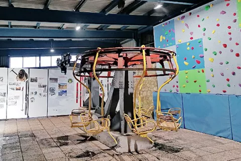 Restavrirani stoli nekdanje žičnice na Zelenici / Foto: arhiv Tržiškega muzeja / Foto: 