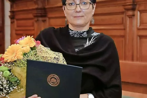 Nataša Budna Kodrič ob prejetju Aškerčevega priznanja / Foto: Tina Arh / Foto: 