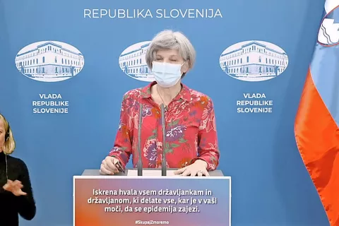 Psihologinja Barbara Čibej Žagar: »Vendar pa se v kriznih situacijah, to vemo iz zgodovine, v ljudeh vzbudita tudi empatija in solidarnost.« / Foto: posnetek zaslona / Foto: 