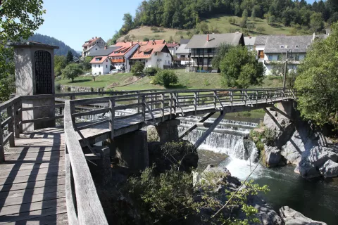 V &Scaron;kofji Loki nasprotujejo nameri zasebnega investitorja, ki želi na območju Pu&scaron;tala zgraditi malo hidroelektrarno. / Foto: Gorazd Kavčič