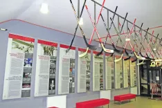 Spominska zbirka v avli dvorane Podmežakla je zametek jeseniškega muzeja športa. / Foto: 
