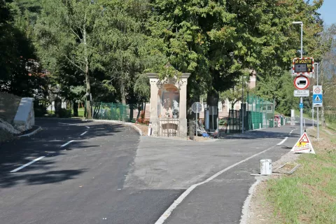 Zaključujejo največji letošnji projekt v občini, in sicer novogradnjo fekalne kanalizacije, obnovo komunalnih vodov in obnovo cest v Podbrezjah. / Foto: Gorazd Kavčič / Foto: 