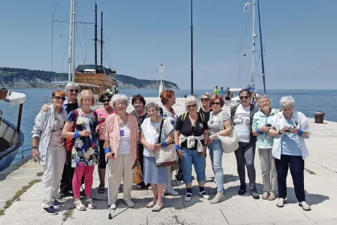 Nekdanje sošolke so z izletom na morje proslavile šestdeseto obletnico mature. / Foto: 