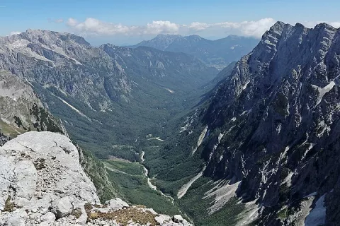 Po izboru glasovalcev je s prepričljivo prednostjo zmagala planinska pot na Triglav z Luknje čez Plemenice, ki ponuja izjemne razglede. / Foto: Irena Mušič Habjan / Foto: 