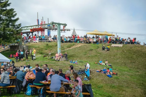 Pohodu na Tromejo iz različnih smeri je sledilo srečanje v najboljši družbi. / Foto: Nik Bertoncelj