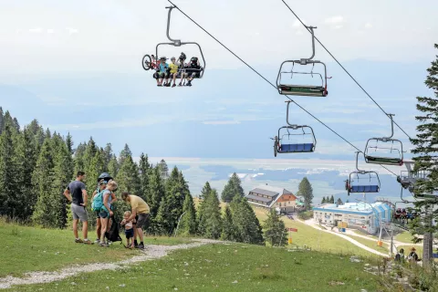 Domačih gostov ne vzpodbujajo za počitnikovanje doma le s turističnimi boni, ampak jih k temu uspešno nagovarja tudi komunikacijska kampanja Zdaj je čas. Moja Slovenija. / Foto: Tina Dokl / Foto: 