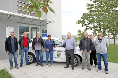 Predaja ključa za e-avto in začetek izobraževanja za voznike projekta Prostofer v občini Naklo / Foto: Gorazd Kavčič / Foto: 