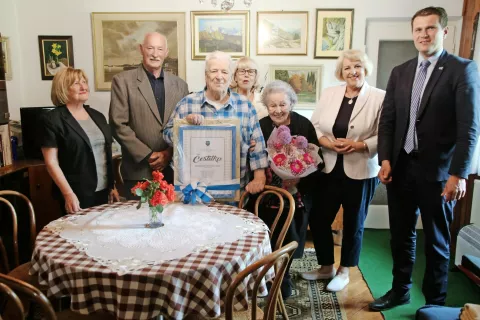 Frančišek in Veronika Uršič sta poročena že sedemdeset let. / Foto: Občina Kamnik / Foto: 