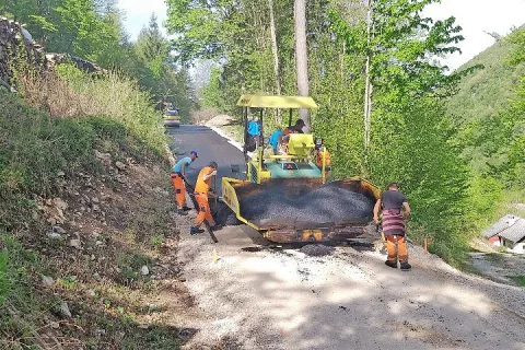 Asfaltiranje ceste Žaga–Podstudenec / Foto: Občina Kamnik / Foto: 