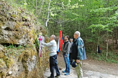 Delegacija pri spomeniku v Udin borštu / Foto: Damjan Renko / Foto: 