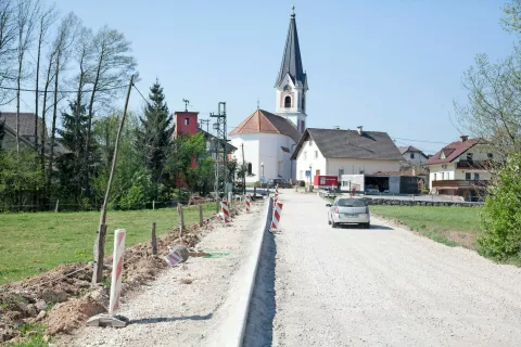 Za celostno komunalno ureditev Zaloga bo Občina Cerklje odštela poltretji milijon evrov. / Foto: 