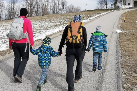 Planinska zveza Slovenije poziva ljubitelje gora, naj se v trenutnih razmerah odpovejo aktivnostim v gorah in se odločijo le za sprehod v bližini doma. / Foto: Manca Ogrin (PZS) / Foto: 