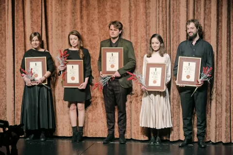 Letošnji nagrajenci: (od leve) Ana Urbanc, Nina Ivanišin, Anže Zupanc, Lara Wolf Završnik in Gal Oblak / Foto: Tina Dokl / Foto: 
