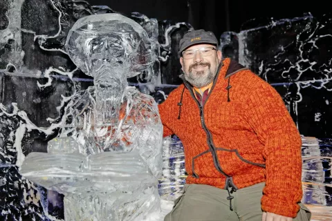 Miro Rismondo, idejni vodja Ledene dežele, na klopci z Jožetom Plečnikom / Foto: Peter Košenina / Foto: 