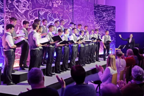 Predstavil se bo tudi moški zbor Cantores Carnioli. / Foto: Tina Dokl / Foto: 