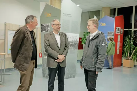 Na razstavi v preddvorski šoli (od leve): Boris Radjenović, Bogdan Sušnik in Jože Podpečnik / Foto: Tina Dokl / Foto: 