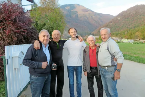 Obeležili so obletnico plezanja na Mont Blancu: Franci Ekar, Iztok Belehar, Miha Zupin, Tomaž Jamnik in Polde Taler. / Foto: 