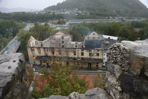 pogorišče požar Majdičev mlin stara cesta 1 Kranj gasilci gašenje kriminalisti policija evakuacija stanovalcev / Foto: Gorazd Kavčič