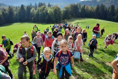 Na tokratnem srečanju se je družilo prek dvesto učencev in učiteljev sedmih podružničnih šol. / Foto: Arhiv šole